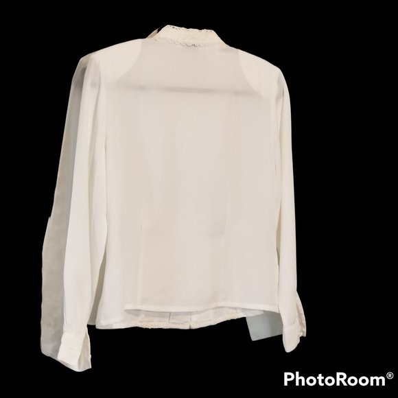 Kathy Che, Vintage White Lace Button Blouse, Size 8P - Picture 5 of 16